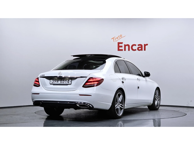 Mercedes-Benz E 300 AVANGARD* AMG PK* ОБДУХ* АМБИЕНТ* 2 КЛЮЧА* КРАЙНА - автомобили, коли, обяви за нови и употребявани 3