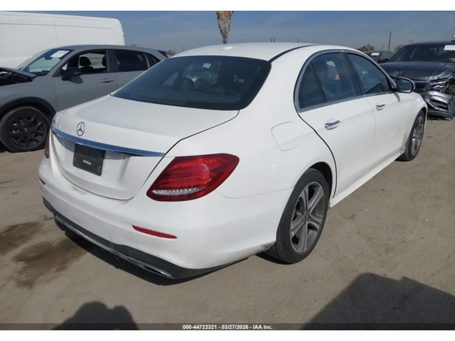 Mercedes-Benz E 300 АВТОКРЕДИТ* ЦЕНА БЕЗ АНАЛОГ* - автомобили, коли, обяви за нови и употребявани 3