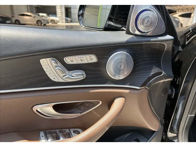 Mercedes-Benz E 300 E63 AMG ПАКЕТ / OБДУХ / BURMESTER / 360 КАМЕРИ - автомобили, коли, обяви за нови и употребявани 6