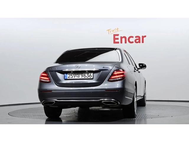 Mercedes-Benz E 300 4 MATIC / 360 КАМЕРИ / ОБДУХВАНЕ / HEAD UP /  PANO - автомобили, коли, обяви за нови и употребявани 3
