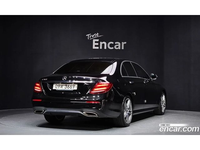 Mercedes-Benz E 300 DIGITAL / ОБДУХ / 360 / HUD / AMG PKG / AMG ВОЛАН - автомобили, коли, обяви за нови и употребявани 1