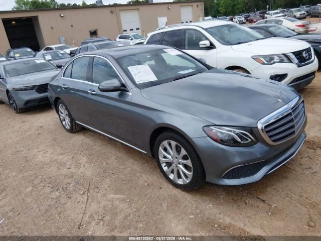 Mercedes-Benz E 300 4MATIC - автомобили, коли, обяви за нови и употребявани 0