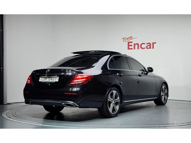 Mercedes-Benz E 300 ДИГИТАЛНО* ТАБЛО* ОБДУХВАНЕ* ПОДГРЕВ* ОБДУХВАНЕ* К - автомобили, коли, обяви за нови и употребявани 1