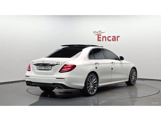 Mercedes-Benz E 300 AMG* 4MATIC* ПОДГРЕВ* КОЖА* ПАНОРАМА* 360* - автомобили, коли, обяви за нови и употребявани 1
