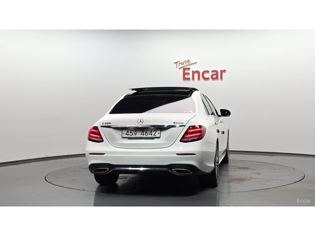 Mercedes-Benz E 300 AMG* 4MATIC* ПОДГРЕВ* КОЖА* ПАНОРАМА* 360* - автомобили, коли, обяви за нови и употребявани 3