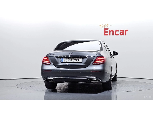 Mercedes-Benz E 300 Avangarde* КОЖА* НАВИ* ПАНО* КАМЕРА - автомобили, коли, обяви за нови и употребявани 3