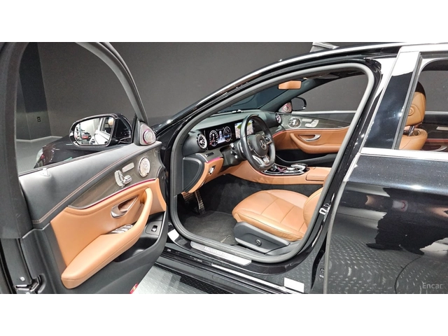 Mercedes-Benz E 300 4MATIC* AMG* 360* Подгрев* Обдухване* ПАНО - автомобили, коли, обяви за нови и употребявани 9