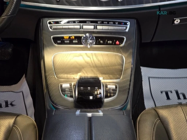 Mercedes-Benz E 300 4MATIC/SPORT-PACK/PANOROOF/BURMESTER - автомобили, коли, обяви за нови и употребявани 13