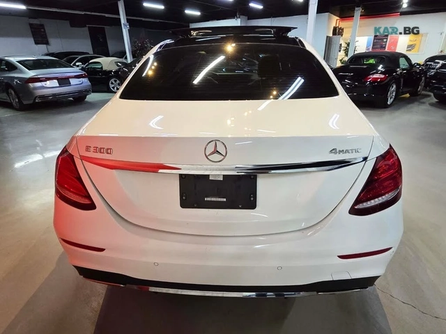 Mercedes-Benz E 300 4MATIC/SPORT-PACK/PANOROOF/BURMESTER - автомобили, коли, обяви за нови и употребявани 4
