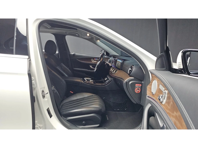 Mercedes-Benz E 300 4MATIC Exclusive | HUD | 360  Камера | Вентилирани - автомобили, коли, обяви за нови и употребявани 8