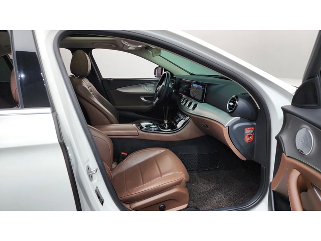 Mercedes-Benz E 300 E300 AMG Line - автомобили, коли, обяви за нови и употребявани 9