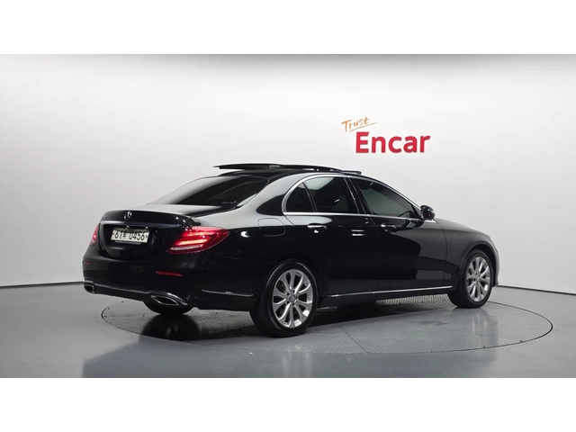 Mercedes-Benz E 300 E300 Exclusive - автомобили, коли, обяви за нови и употребявани 1