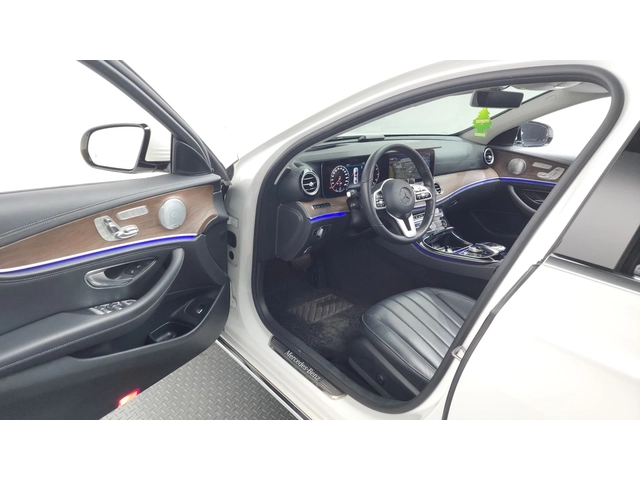 Mercedes-Benz E 300 E300 Exclusive | HUD | 360  Камера | Вентилирани - автомобили, коли, обяви за нови и употребявани 7
