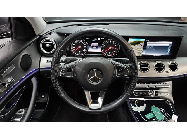Mercedes-Benz E 300 E300 AMG Line | Panorama | Burmester | 360 Camera - автомобили, коли, обяви за нови и употребявани 4