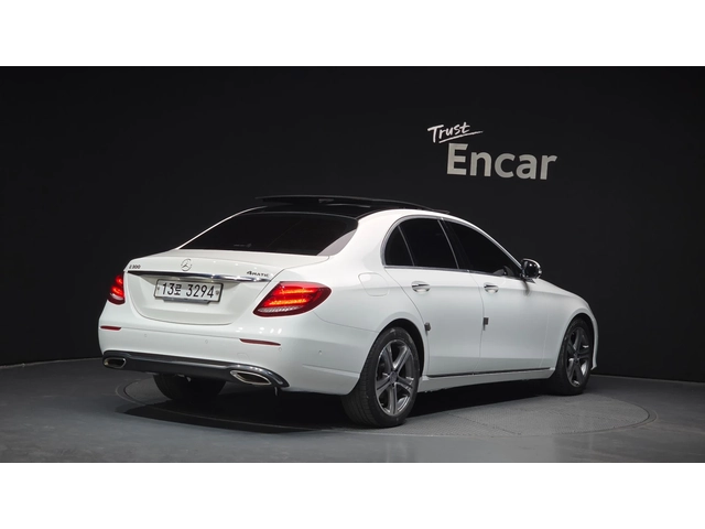 Mercedes-Benz E 300 E300 4MATIC Avantgarde | HUD | 360  Камера| Digita - автомобили, коли, обяви за нови и употребявани 1
