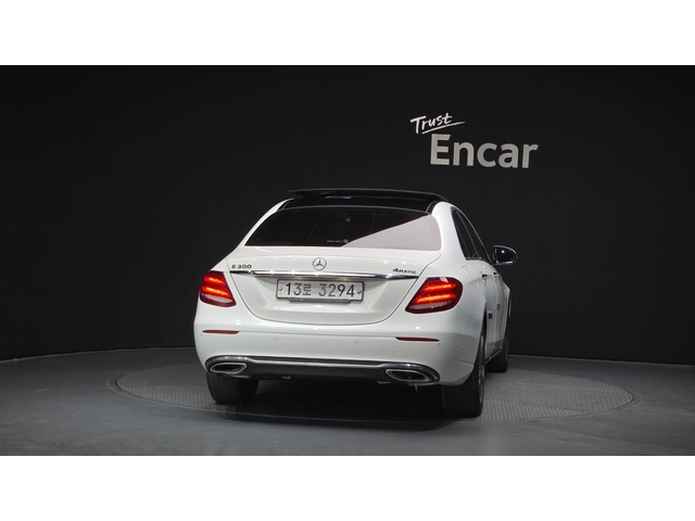 Mercedes-Benz E 300 E300 4MATIC Avantgarde | HUD | 360  Камера| Digita - автомобили, коли, обяви за нови и употребявани 3