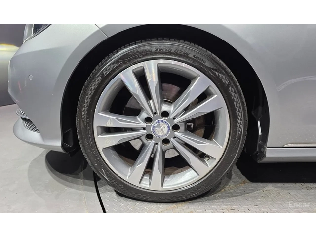 Mercedes-Benz E 300 4MATIC - автомобили, коли, обяви за нови и употребявани 2
