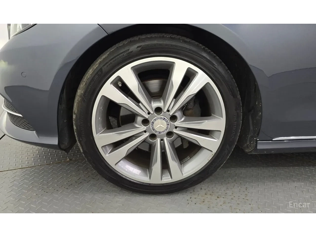 Mercedes-Benz E 300 4MATIC - автомобили, коли, обяви за нови и употребявани 2