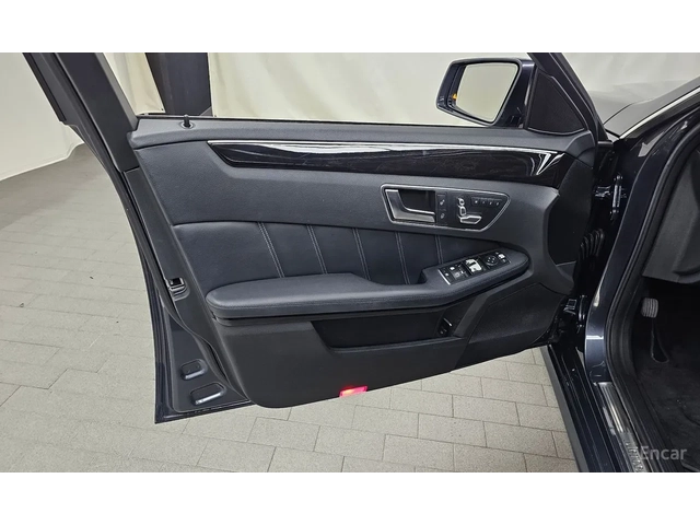 Mercedes-Benz E 300 4MATIC - автомобили, коли, обяви за нови и употребявани 11