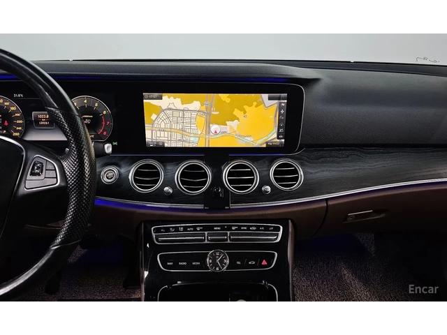 Mercedes-Benz E 300 4 Matic /DISTRONIC/360 CAM / ОБДУХ / HEAD UP/ PANO - автомобили, коли, обяви за нови и употребявани 10