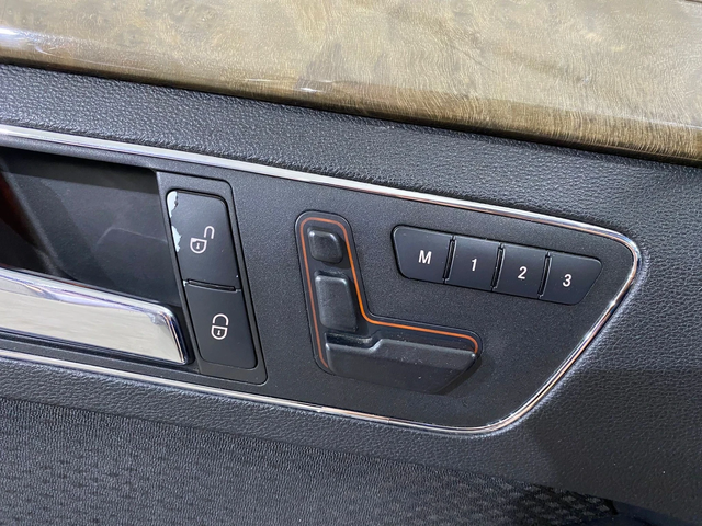 Mercedes-Benz E 350 4 Matic - автомобили, коли, обяви за нови и употребявани 10