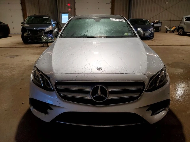 Mercedes-Benz E 350 4MATIC AMG PKG - автомобили, коли, обяви за нови и употребявани 0