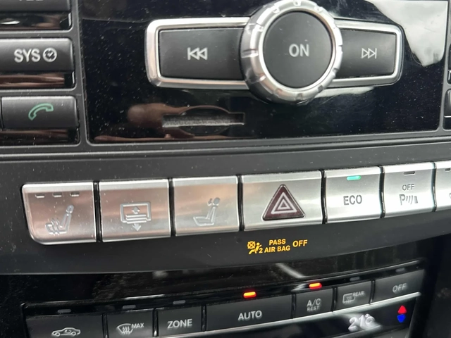 Mercedes-Benz E 350 2 КЛЮЧА * СЕРВИЗНА ИСТ * ПАНОРАМА * CARFAX - автомобили, коли, обяви за нови и употребявани 9