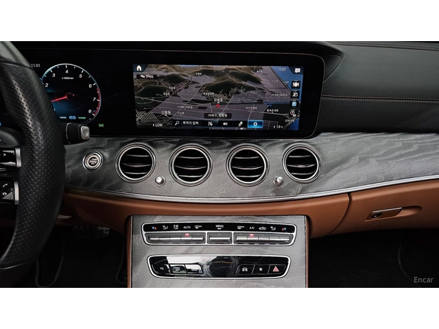 Mercedes-Benz E 350 4MATIC* AMG-LINE* BURMESTER* 360* ДИСТРОНИK - автомобили, коли, обяви за нови и употребявани 11