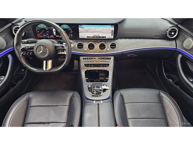 Mercedes-Benz E 350 4MATIC AMG* HUD* 360* КОЖА* НАВИ* ПАНО - автомобили, коли, обяви за нови и употребявани 4