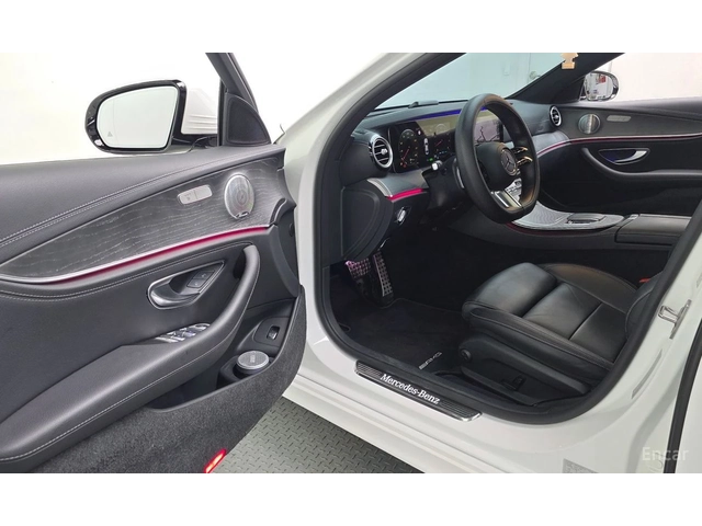 Mercedes-Benz E 350 AMG* LINE* 4MATIC* BURMESTER* ДИСТРОНИК* ХЕДЪП* 36 - автомобили, коли, обяви за нови и употребявани 4