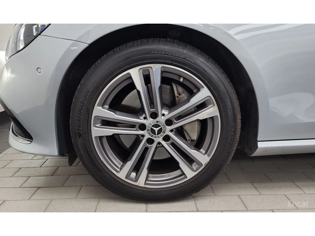 Mercedes-Benz E 350 4MATIC* BURMESTER* ОБДУХВАНЕ* ДИСТРОНИК* ХЕДЪП* - автомобили, коли, обяви за нови и употребявани 4