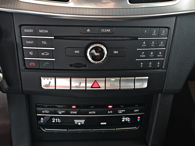 Mercedes-Benz E 350 AMG/4MAT/PANO/DISTR/LINE ASYST/CAMERA/ПОДГРЕВ/ЛИЗИ - автомобили, коли, обяви за нови и употребявани 10