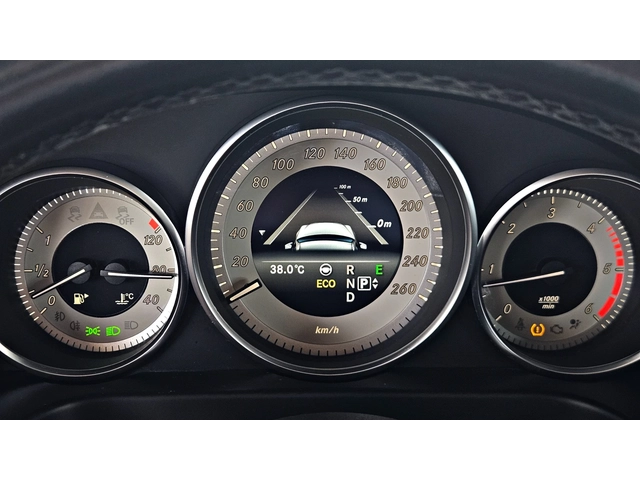 Mercedes-Benz E 350 AMG/4MAT/PANO/DISTR/LINE ASYST/CAMERA/ПОДГРЕВ/ЛИЗИ - автомобили, коли, обяви за нови и употребявани 8