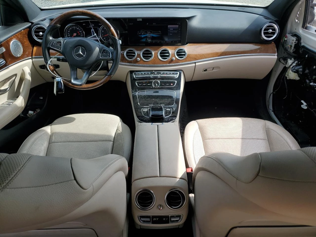 Mercedes-Benz E 400 4MATIC* Burmester* Панорама* Keyless* Камера* - автомобили, коли, обяви за нови и употребявани 7