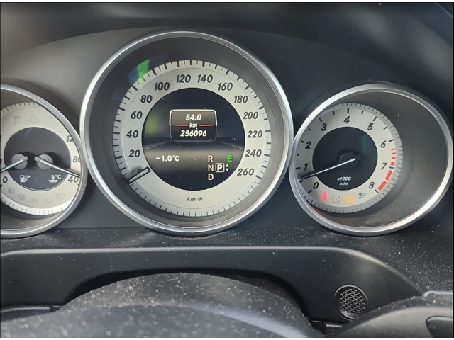 Mercedes-Benz E 400 видео на двигателя - автомобили, коли, обяви за нови и употребявани 5