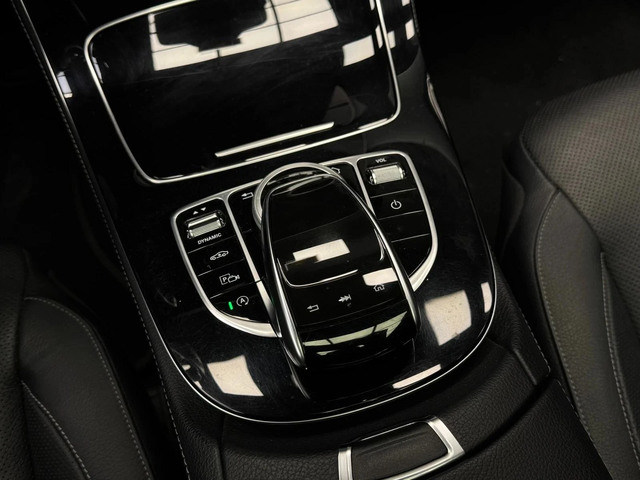 Mercedes-Benz E 400 d 4Matic AMG Line* Pano* Camera* 360 - автомобили, коли, обяви за нови и употребявани 15