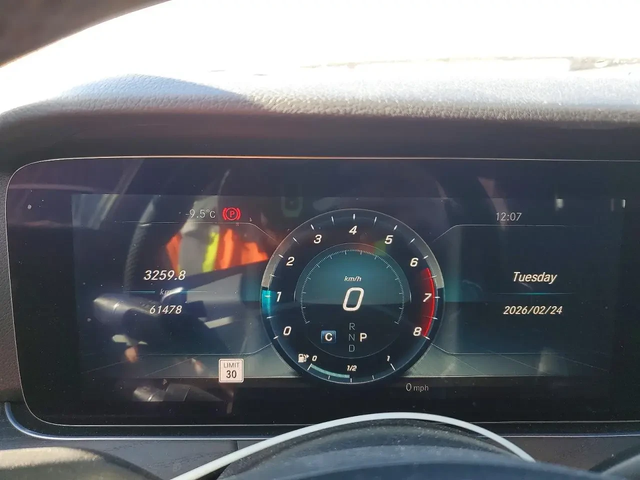 Mercedes-Benz E 400 4matic - автомобили, коли, обяви за нови и употребявани 9