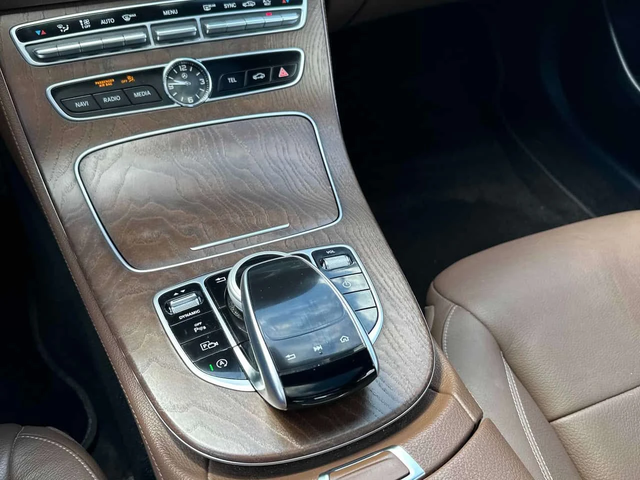Mercedes-Benz E 400 4MATIC* BURMESTER* PANORAMA* 360* - автомобили, коли, обяви за нови и употребявани 9