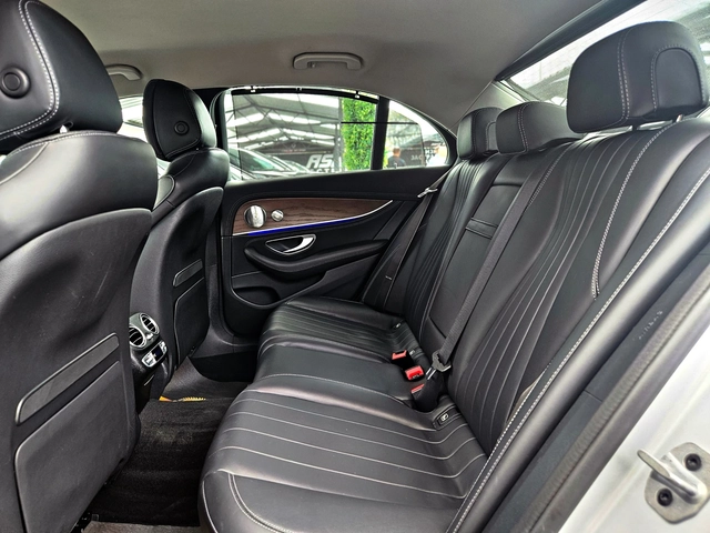Mercedes-Benz E 400 AMG/4MAT/DISTR/МАСАЖ/360CAM//ОБДУХ/BURMESTER/LIZIN - автомобили, коли, обяви за нови и употребявани 15