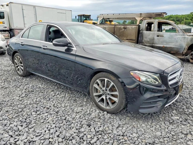 Mercedes-Benz E 400 4Matic | AMG-Пакет | Burmester | Ambient - автомобили, коли, обяви за нови и употребявани 0