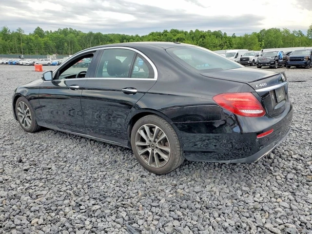 Mercedes-Benz E 400 4Matic | AMG-Пакет | Burmester | Ambient - автомобили, коли, обяви за нови и употребявани 3