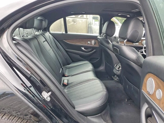 Mercedes-Benz E 400 4Matic | AMG-Пакет | Burmester | Ambient - автомобили, коли, обяви за нови и употребявани 8