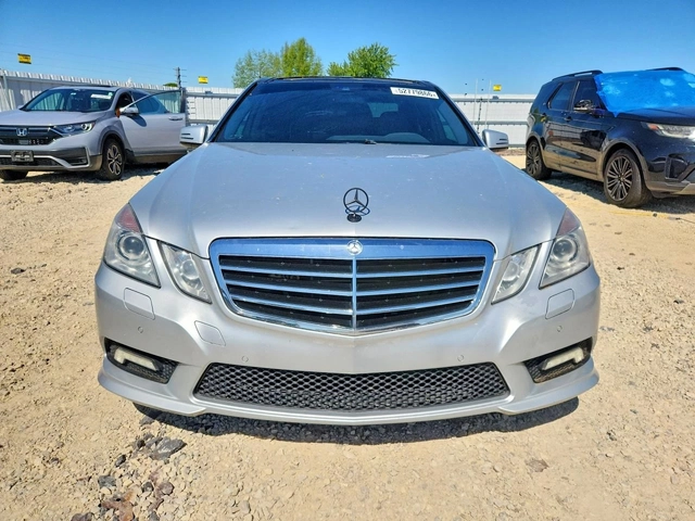 Mercedes-Benz E 500 5.5 V8 4MATIC - автомобили, коли, обяви за нови и употребявани 1