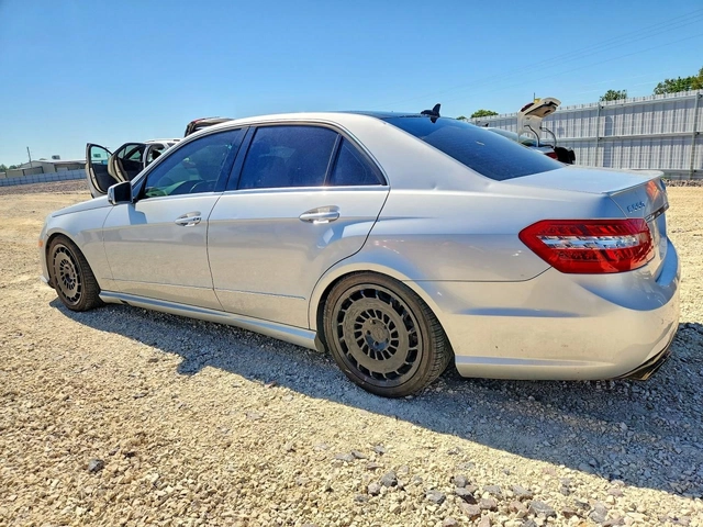 Mercedes-Benz E 500 5.5 V8 4MATIC - автомобили, коли, обяви за нови и употребявани 9