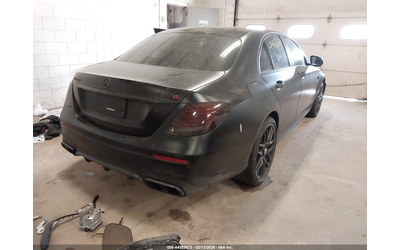 mercedes-benz-e-63-amg-4l-v8-n-all-wheel-drive - 3