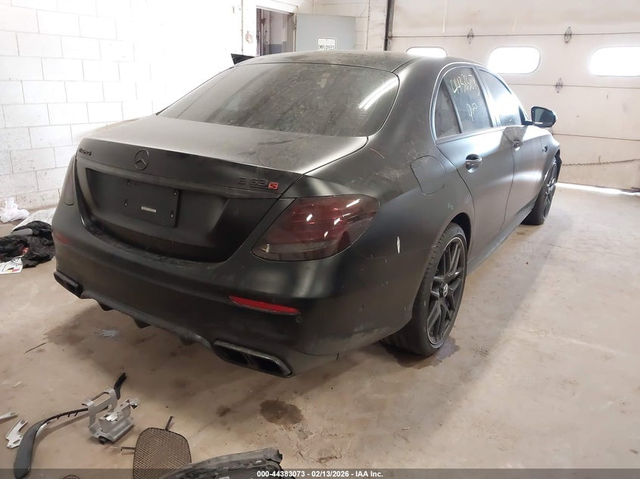 Mercedes-Benz E 63 AMG 4L V8   N All Wheel Drive - автомобили, коли, обяви за нови и употребявани 3