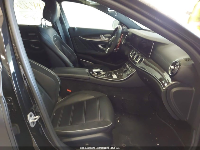 Mercedes-Benz E 63 AMG 4L V8   N All Wheel Drive - автомобили, коли, обяви за нови и употребявани 4