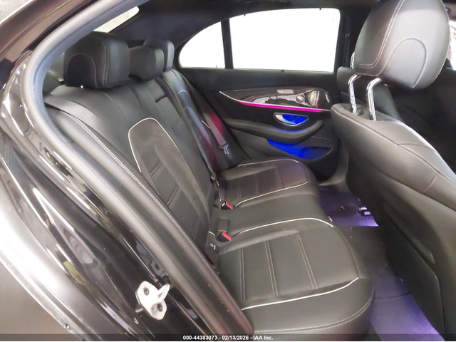 Mercedes-Benz E 63 AMG 4L V8   N All Wheel Drive - автомобили, коли, обяви за нови и употребявани 7