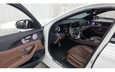 Mercedes-Benz E 63 AMG 4MATIC+ * МАСАЖИ* КОЖА* 360* НАВИ* HUB* ПОДГРЕВ* О - автомобили, коли, обяви за нови и употребявани 8