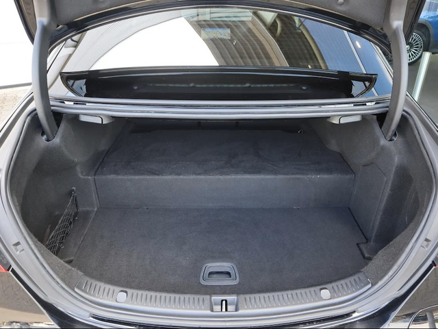 Mercedes-Benz E E 300e 4Matic AMG Line - автомобили, коли, обяви за нови и употребявани 11